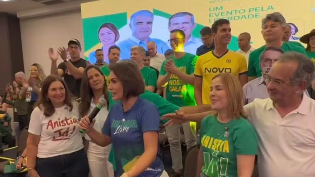 Michelle Bolsonaro critica aliança de seu partido com Ciro Gomes e é respondida por André Fernandes