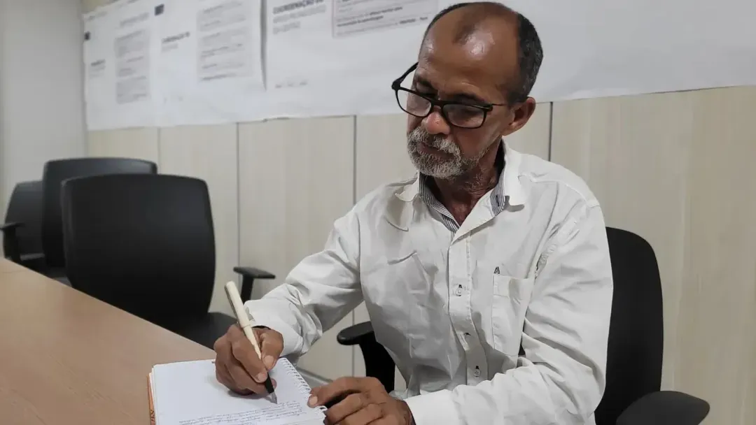 Nunca é tarde para começar: ex-morador de rua é aprovado em Universidade Federal aos 64 anos