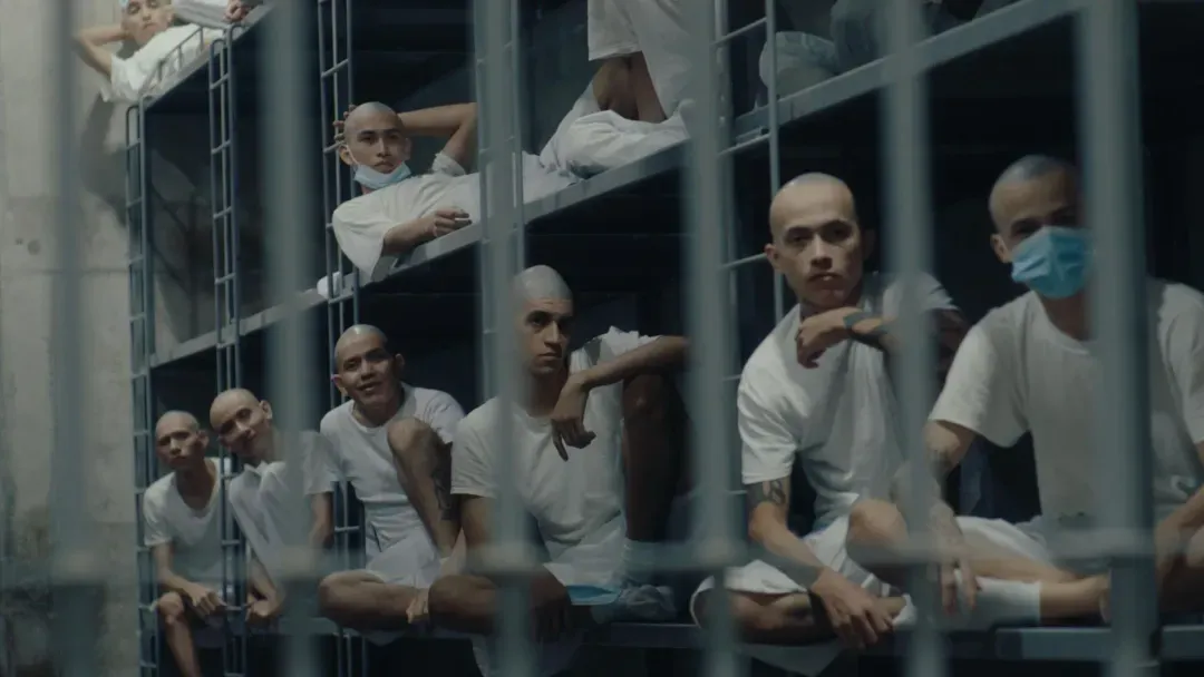 O que é o CECOT? Conheça o maior presídio da América Latina